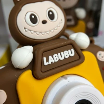 fotoaparat-za-decu-labubu-sa-braon-gumenom-maskom Fotoaparat za decu Labubu sa braon gumenom maskom